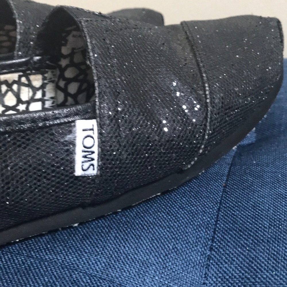 Toms - Picture 2 of 6